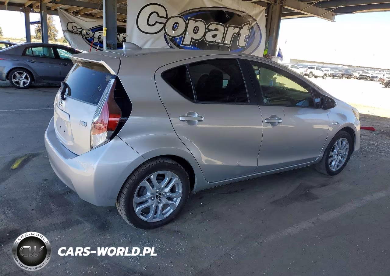 2015 Toyota Prius C One VIN:JTDKDTB32F1584524 - 3