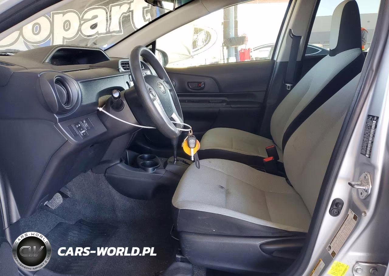 2015 Toyota Prius C One VIN:JTDKDTB32F1584524 - 7