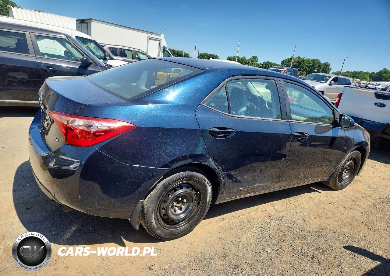 2018 Toyota Corolla Le VIN:2T1BURHE4JC118304 - 3