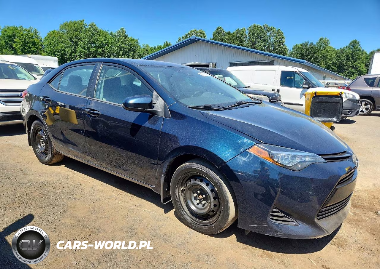 2018 Toyota Corolla Le VIN:2T1BURHE4JC118304 - 4