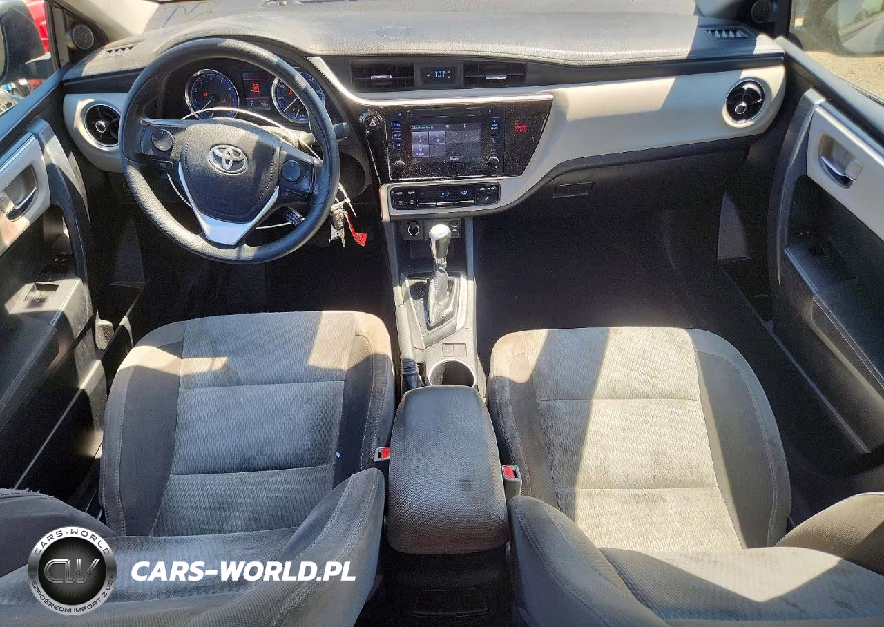 2018 Toyota Corolla Le VIN:2T1BURHE4JC118304 - 8