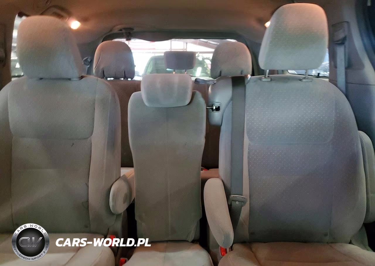 2018 Toyota Sienna Le VIN:5TDKZ3DC1JS944814 - 10