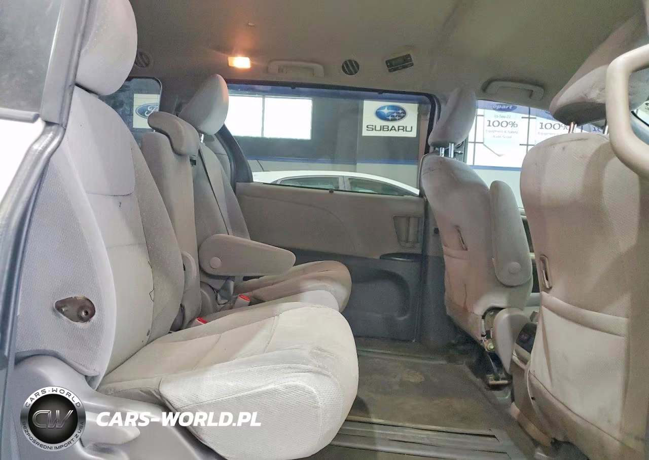 2018 Toyota Sienna Le VIN:5TDKZ3DC1JS944814 - 11