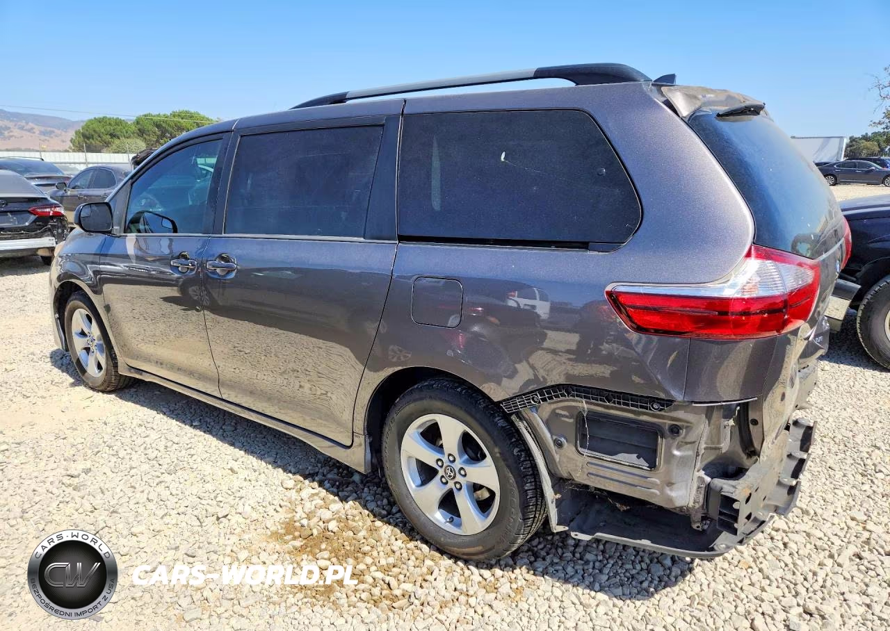 2018 Toyota Sienna Le VIN:5TDKZ3DC9JS920616 - 2
