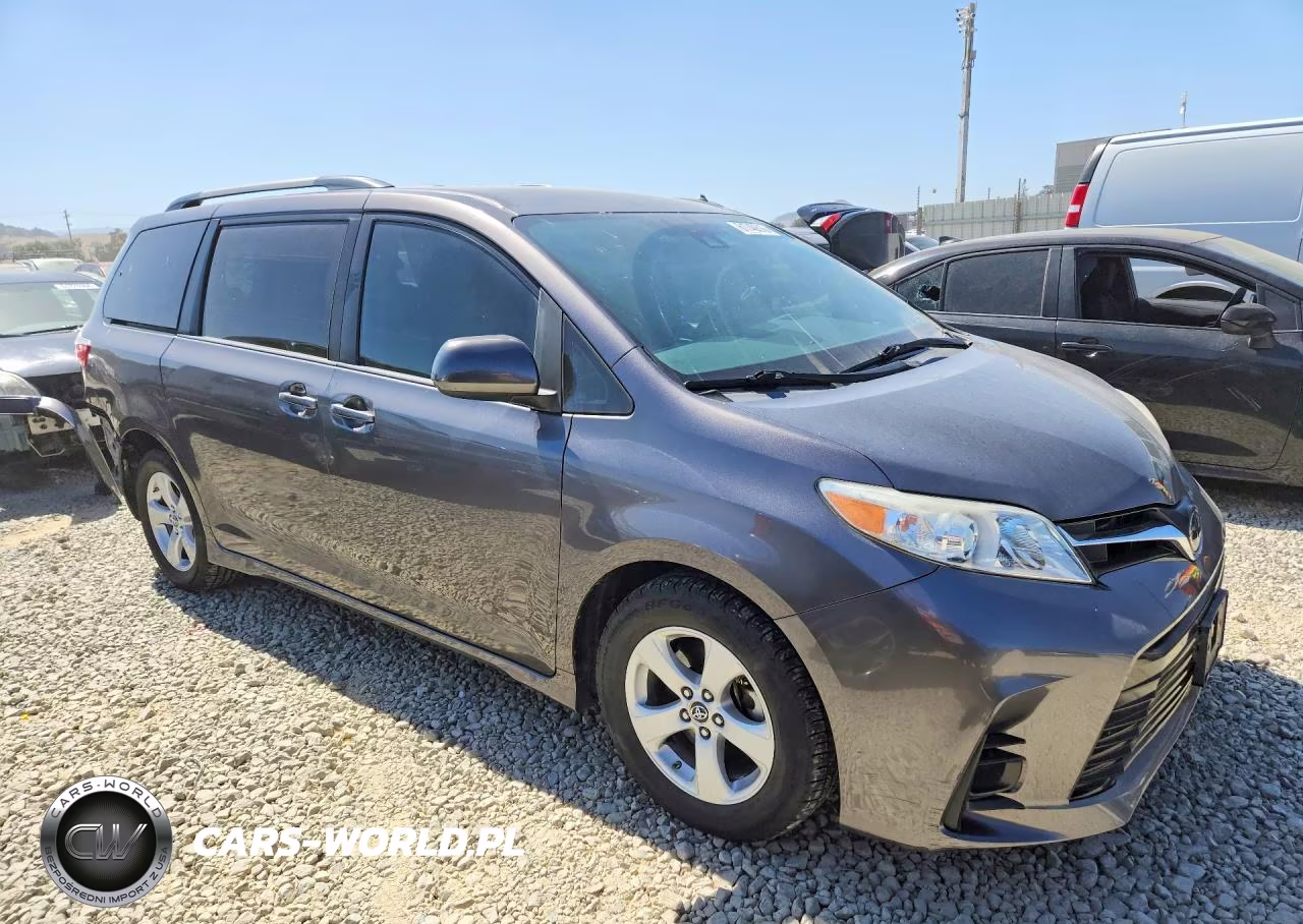 2018 Toyota Sienna Le VIN:5TDKZ3DC9JS920616 - 4