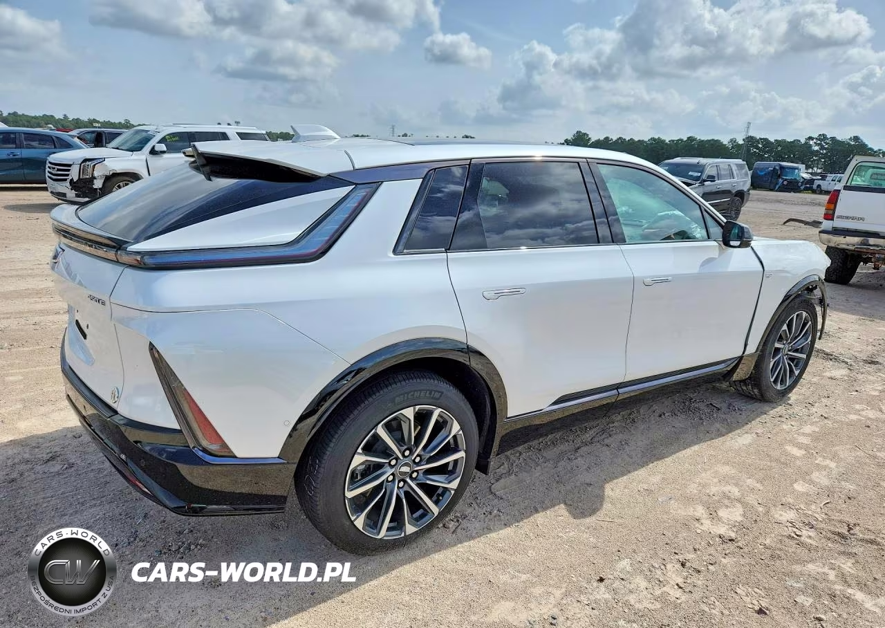 2024 Cadillac Lyriq Sport VIN:1GYKPVRK6RZ124492 - 3