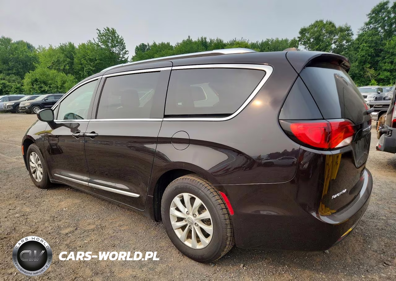 2018 Chrysler Pacifica Touring L VIN:2C4RC1BG3JR126407 - 2
