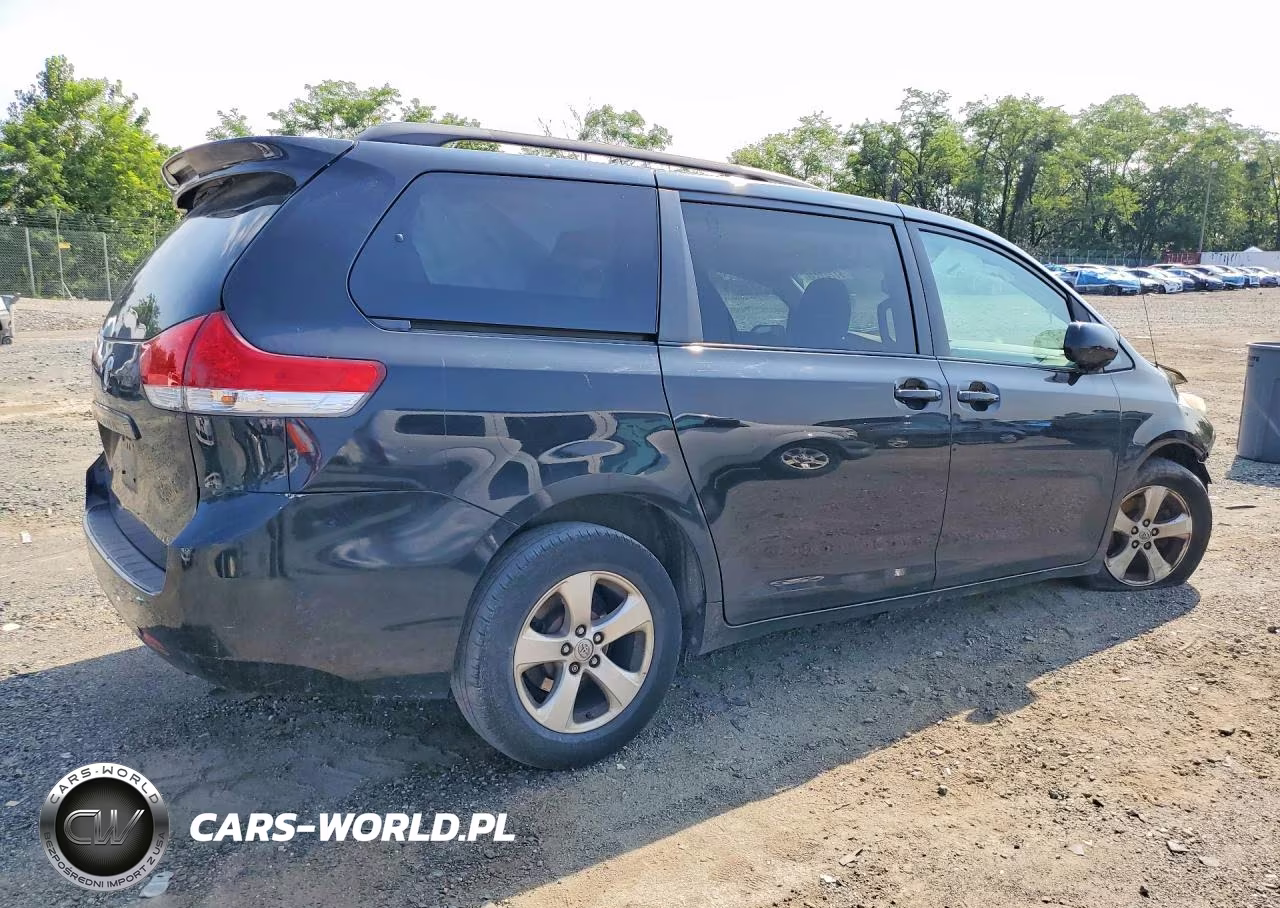 2014 Toyota Sienna Le VIN:5TDKK3DC1ES491806 - 3