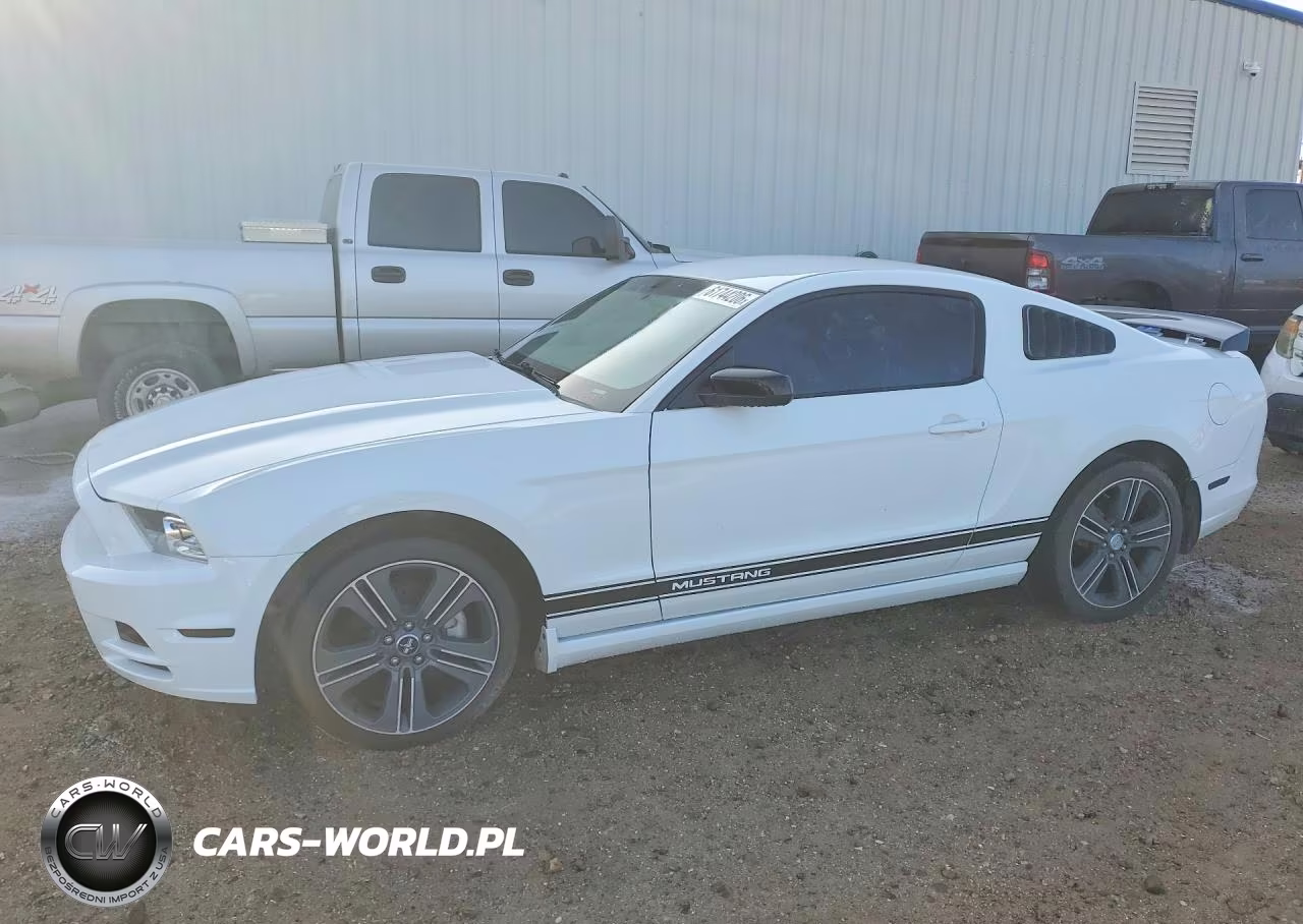 FORD MUSTANG