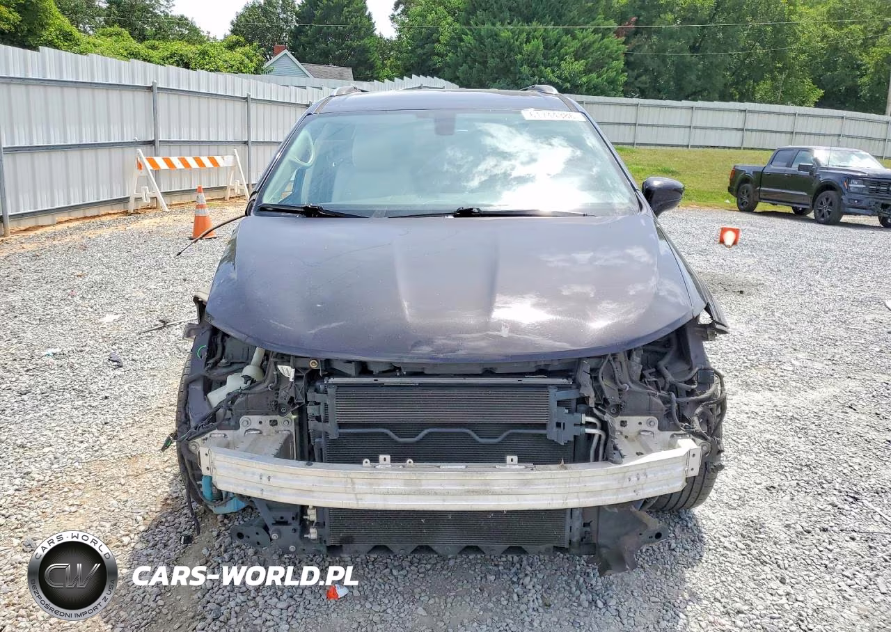 2018 Chrysler Pacifica Touring L VIN:2C4RC1BG8JR153831 - 5