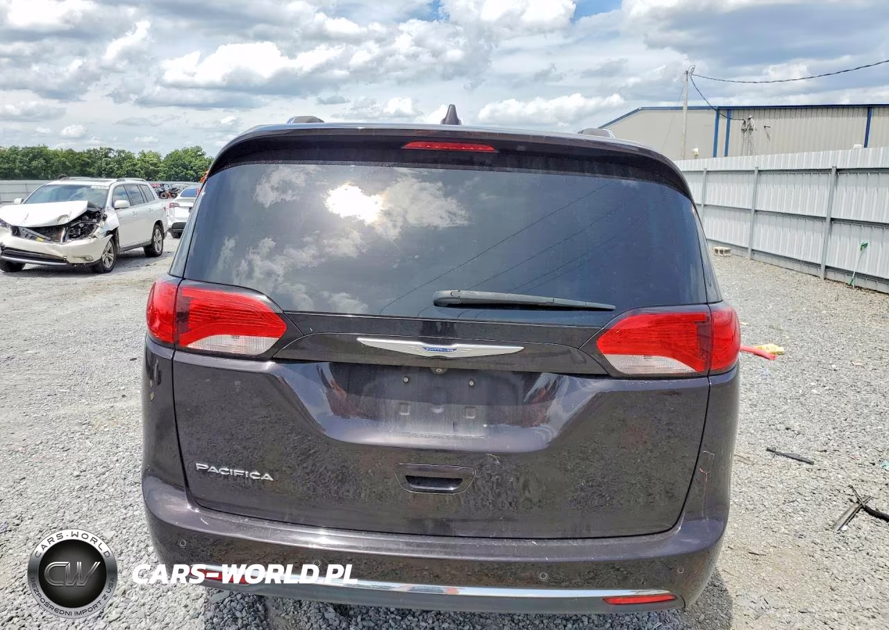2018 Chrysler Pacifica Touring L VIN:2C4RC1BG8JR153831 - 6