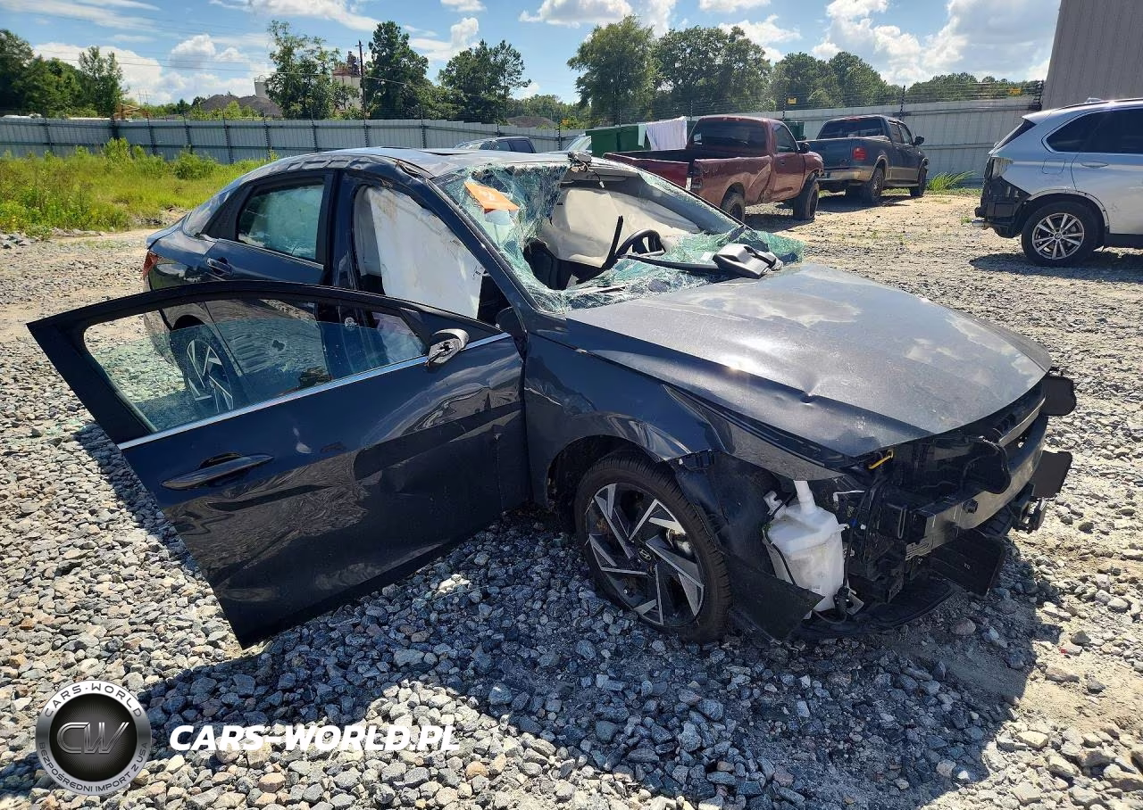 2024 Hyundai Elantra Limited VIN:KMHLP4DG5RU821071 - 4