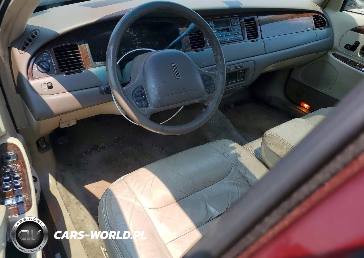 1999 Lincoln Town Car Signature VIN:1LNHM82W8XY675402 - 8