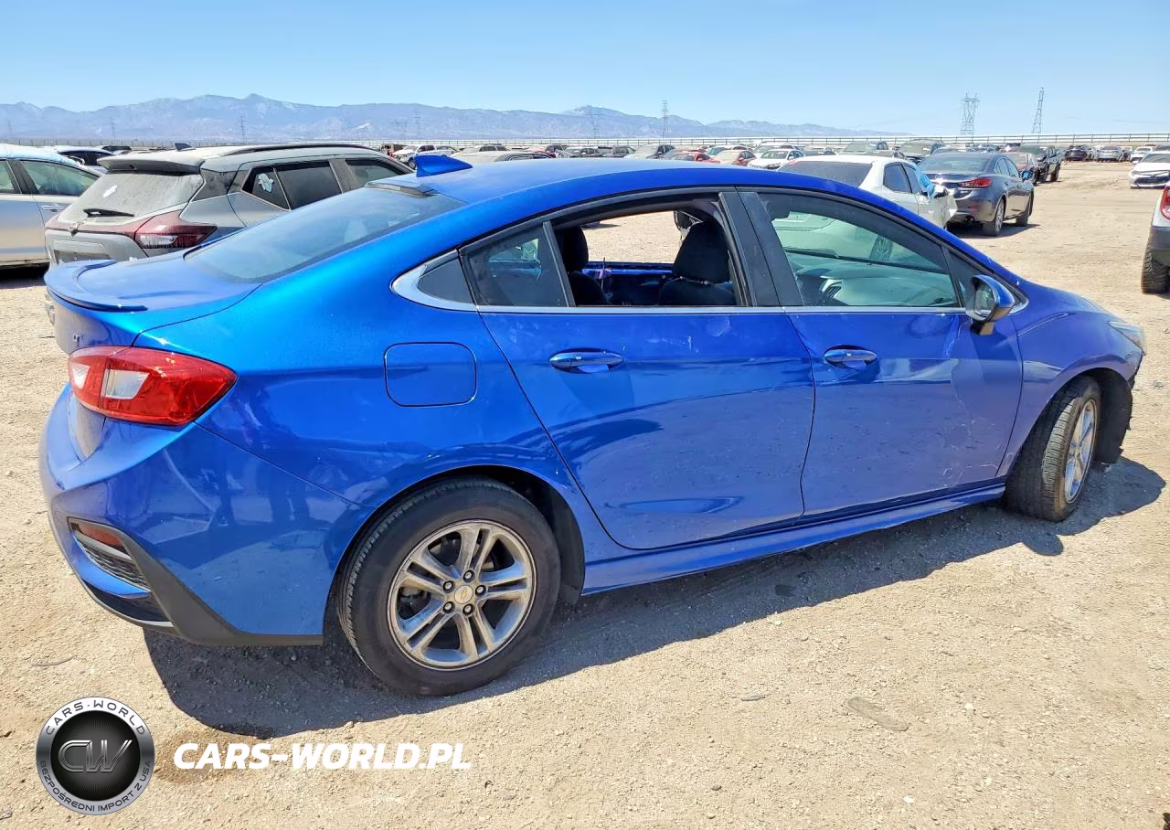 2018 Chevrolet Cruze Lt VIN:1G1BE5SM9J7222769 - 3