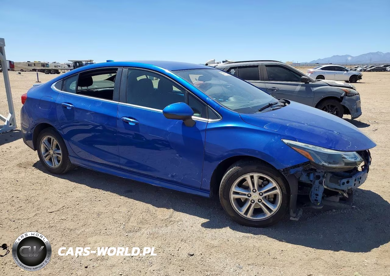 2018 Chevrolet Cruze Lt VIN:1G1BE5SM9J7222769 - 4