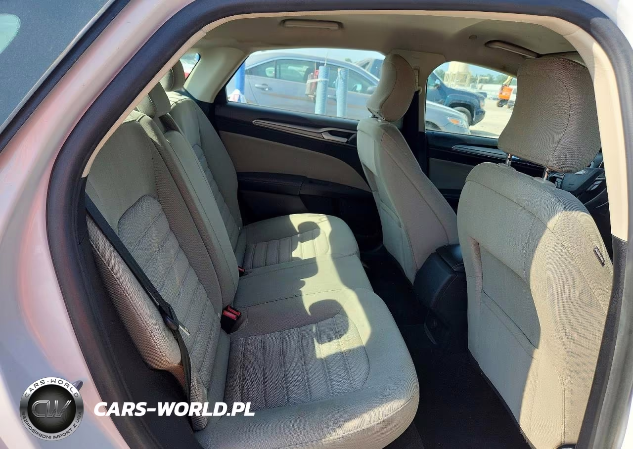 2018 Ford Fusion S Hybrid VIN:3FA6P0UU3JR141834 - 10