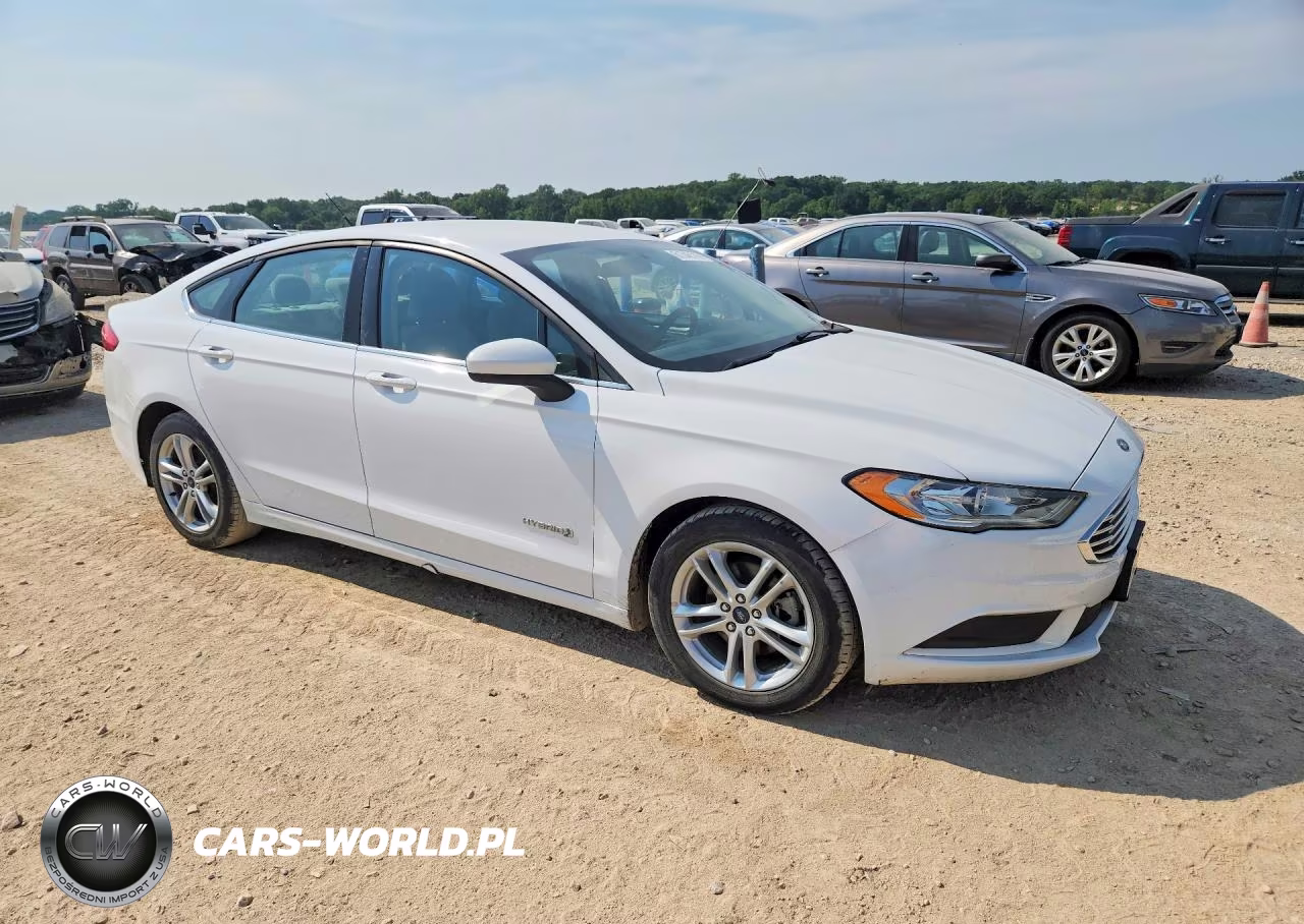 2018 Ford Fusion S Hybrid VIN:3FA6P0UU3JR141834 - 4