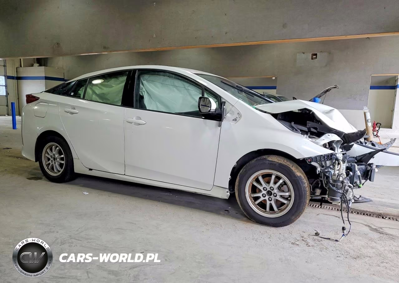 2017 Toyota Prius Prime Plus VIN:JTDKARFP9H3050940 - 4