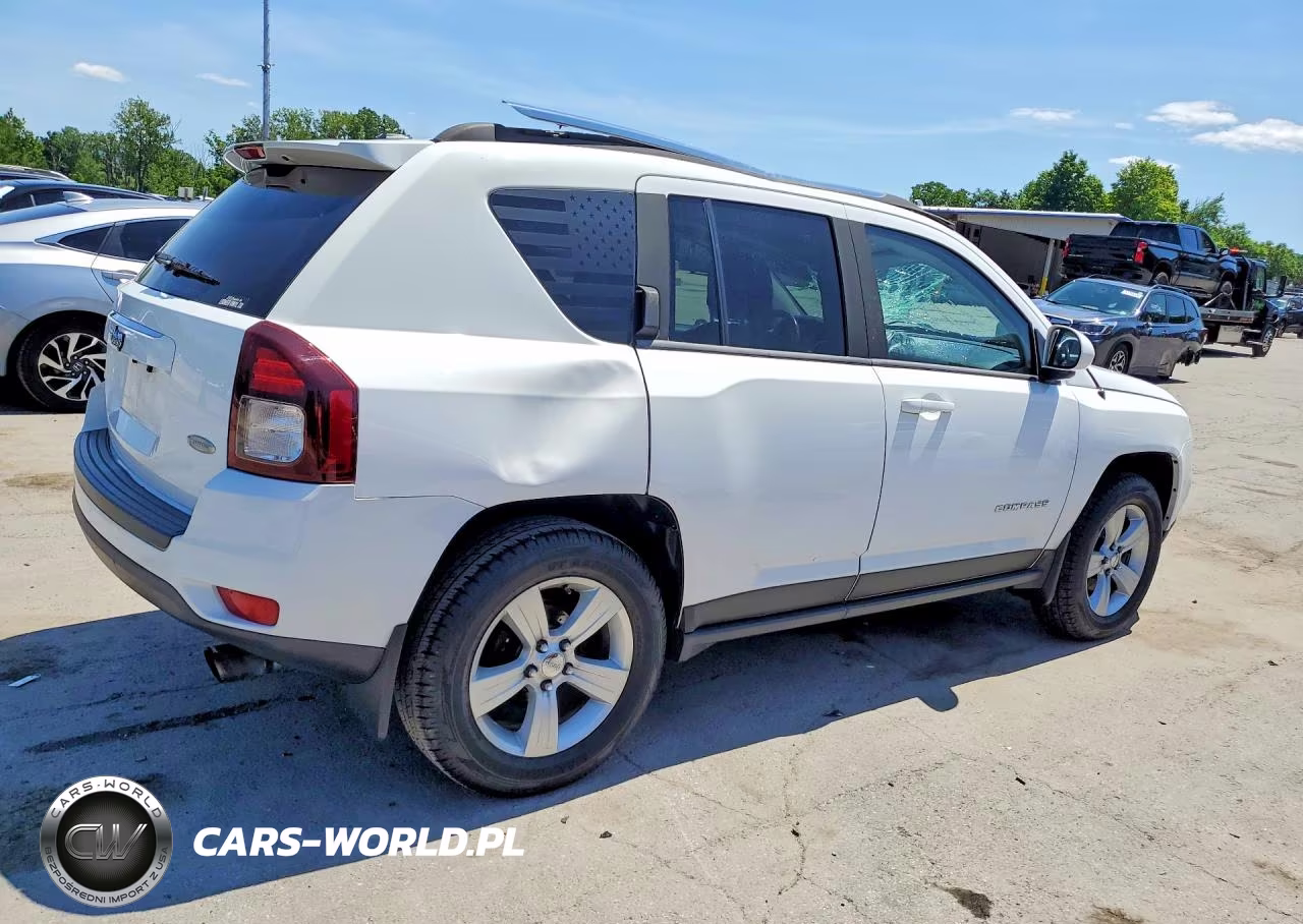 2014 Jeep Compass Latitude VIN:1C4NJDEB6ED521471 - 3
