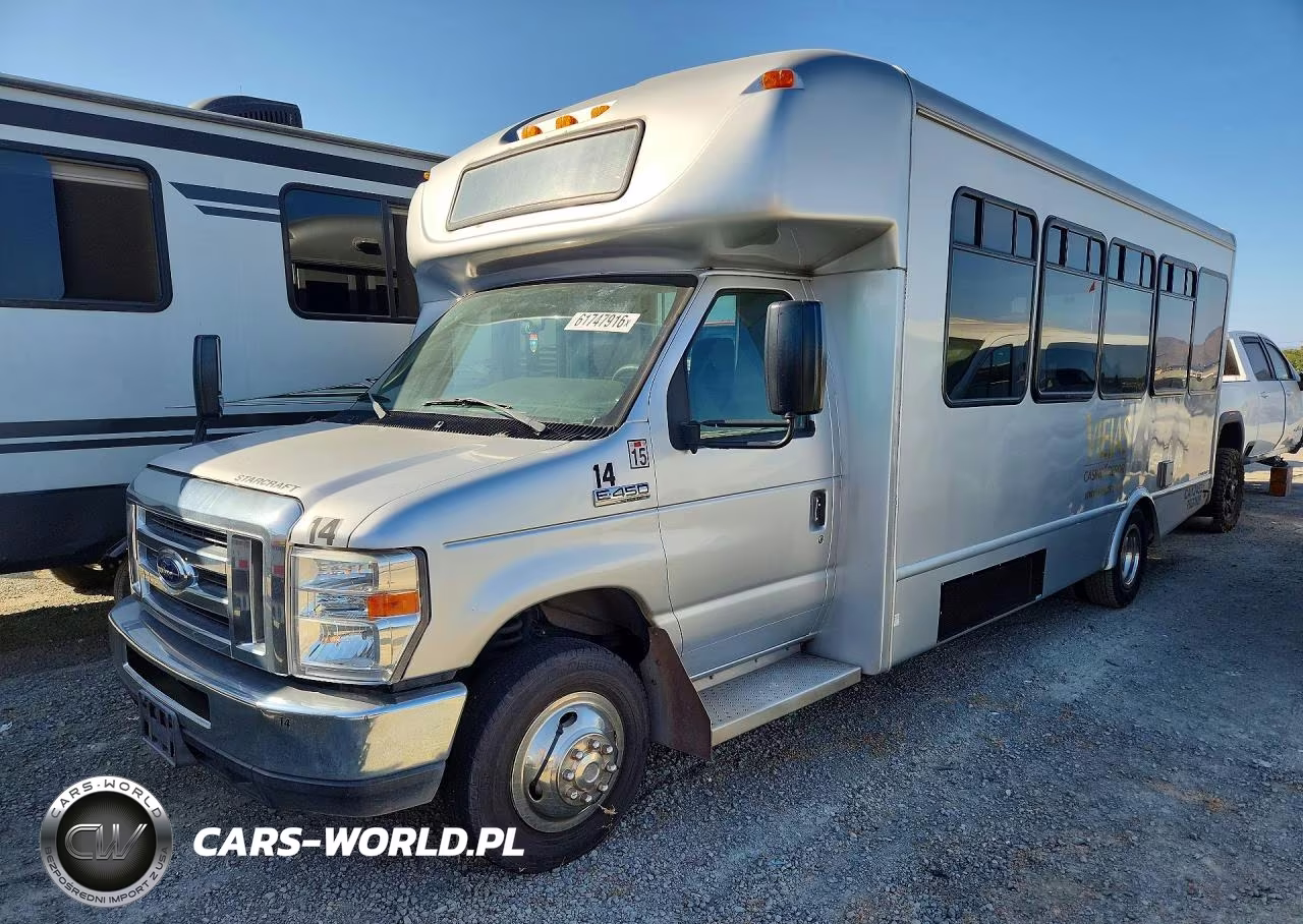 2018 Ford Econoline E450 Super Duty Cutaway Van