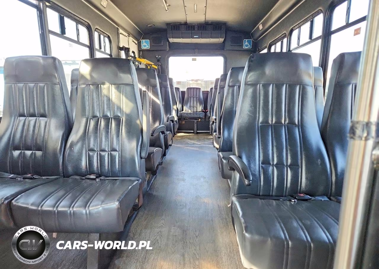 2018 Ford Econoline E450 Super Duty Cutaway Van VIN:1FDFE4FS2JDC01688 - 10