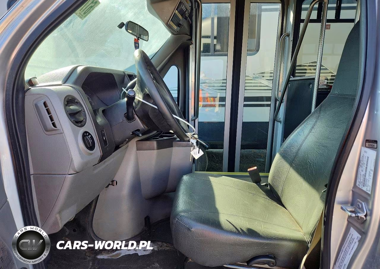 2018 Ford Econoline E450 Super Duty Cutaway Van VIN:1FDFE4FS2JDC01688 - 7