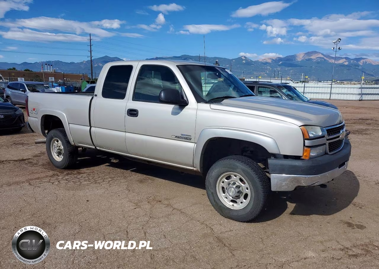 2007 Chevrolet Silverado K2500 Heavy Duty VIN:1GCHK29D77E135617 - 4