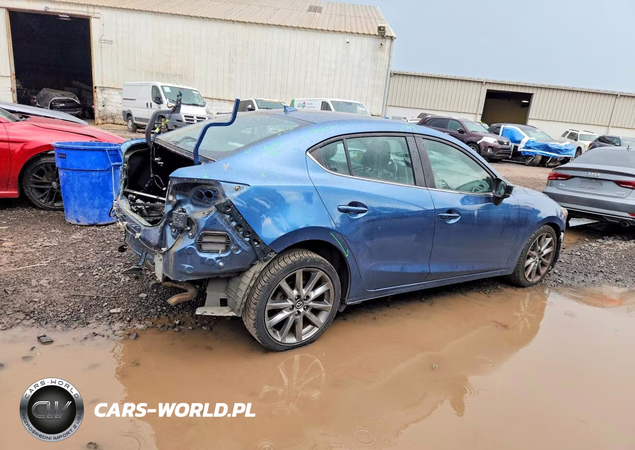 2018 Mazda 3 Touring VIN:3MZBN1V32JM193587 - 3
