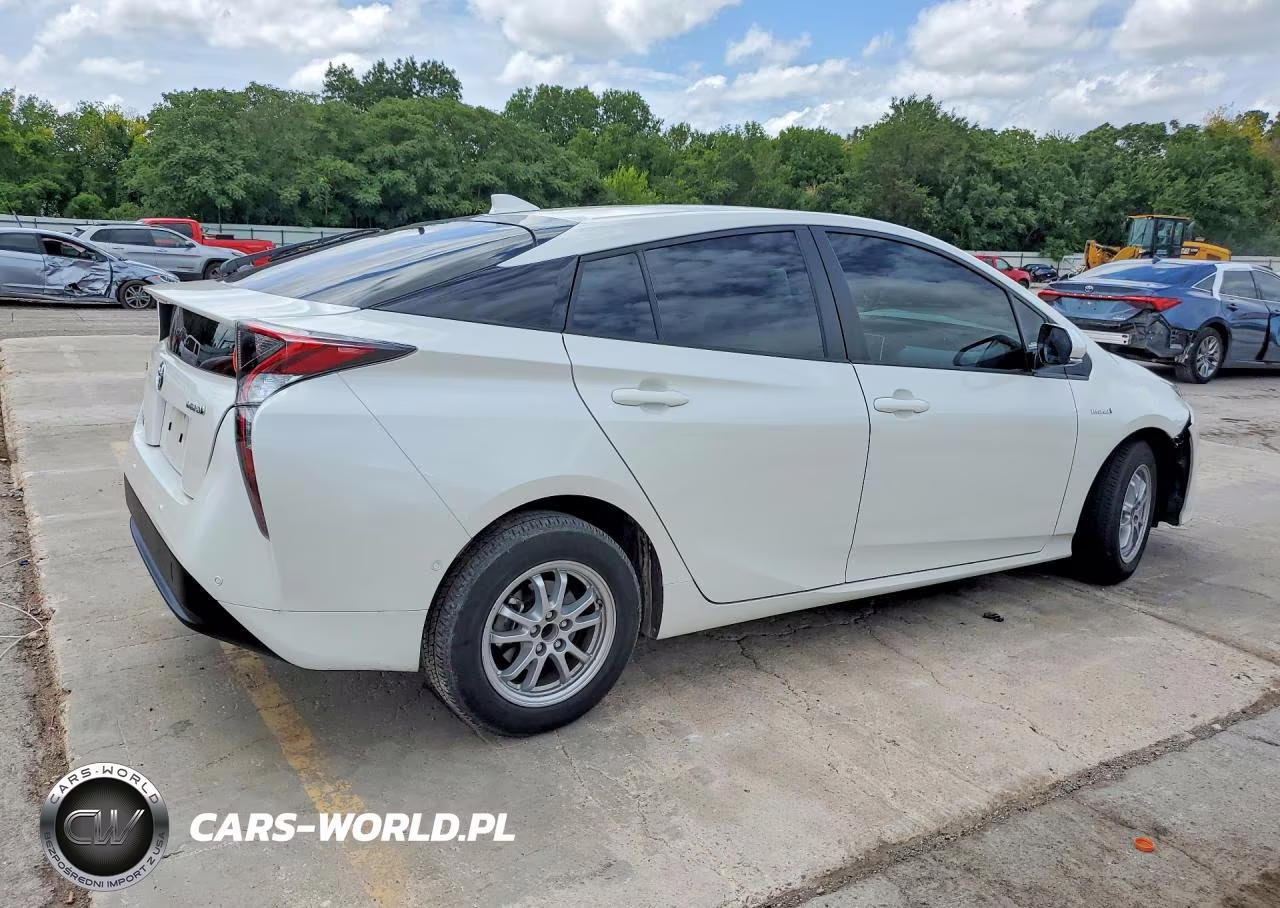 2018 Toyota Prius Four VIN:JTDKARFU3J3064165 - 3