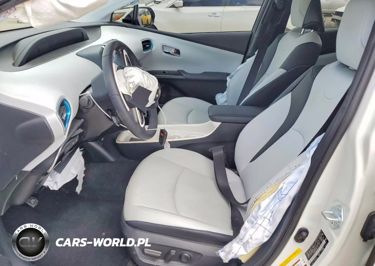 2018 Toyota Prius Four VIN:JTDKARFU3J3064165 - 7