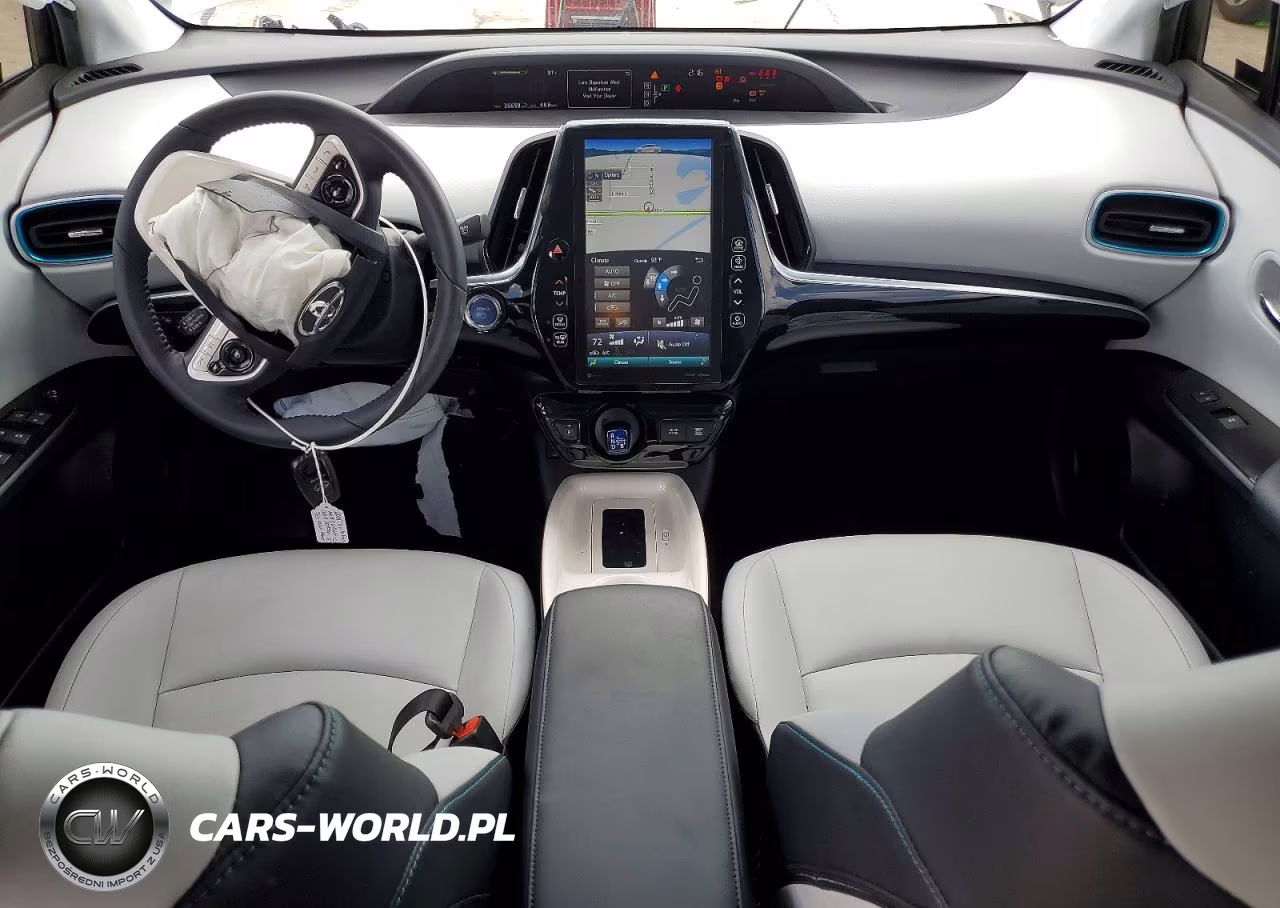 2018 Toyota Prius Four VIN:JTDKARFU3J3064165 - 8