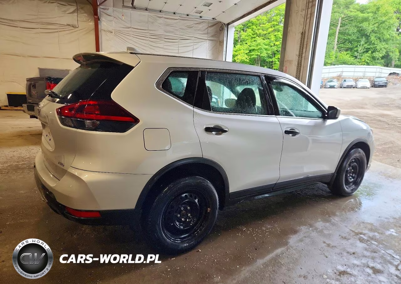 2019 Nissan Rogue S VIN:5N1AT2MV3KC796379 - 3