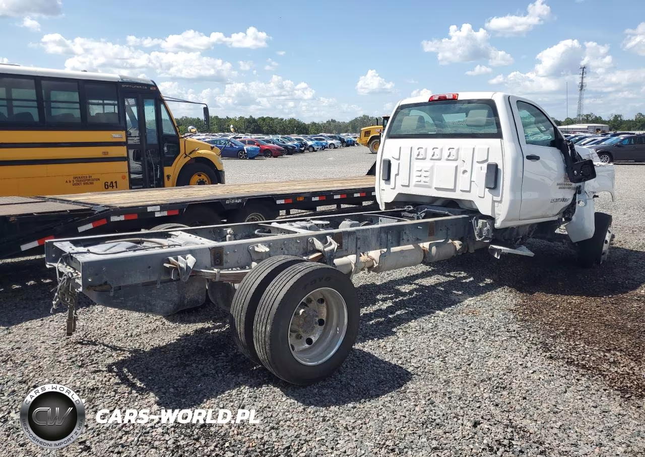 2024 Chevrolet Silverado Medium Duty VIN:1HTKJPVM0RH168278 - 3