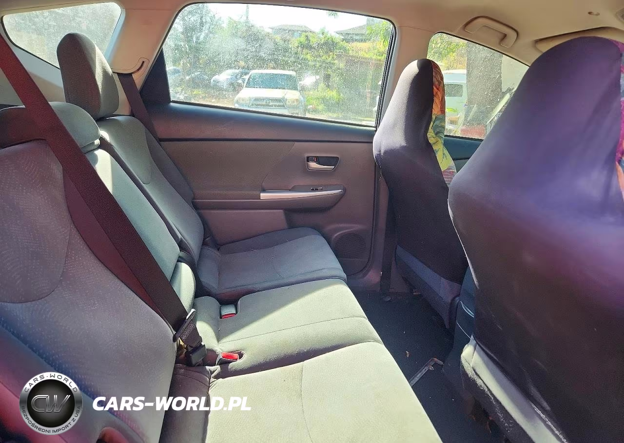2013 Toyota Prius V Two VIN:JTDZN3EU0D3200807 - 10