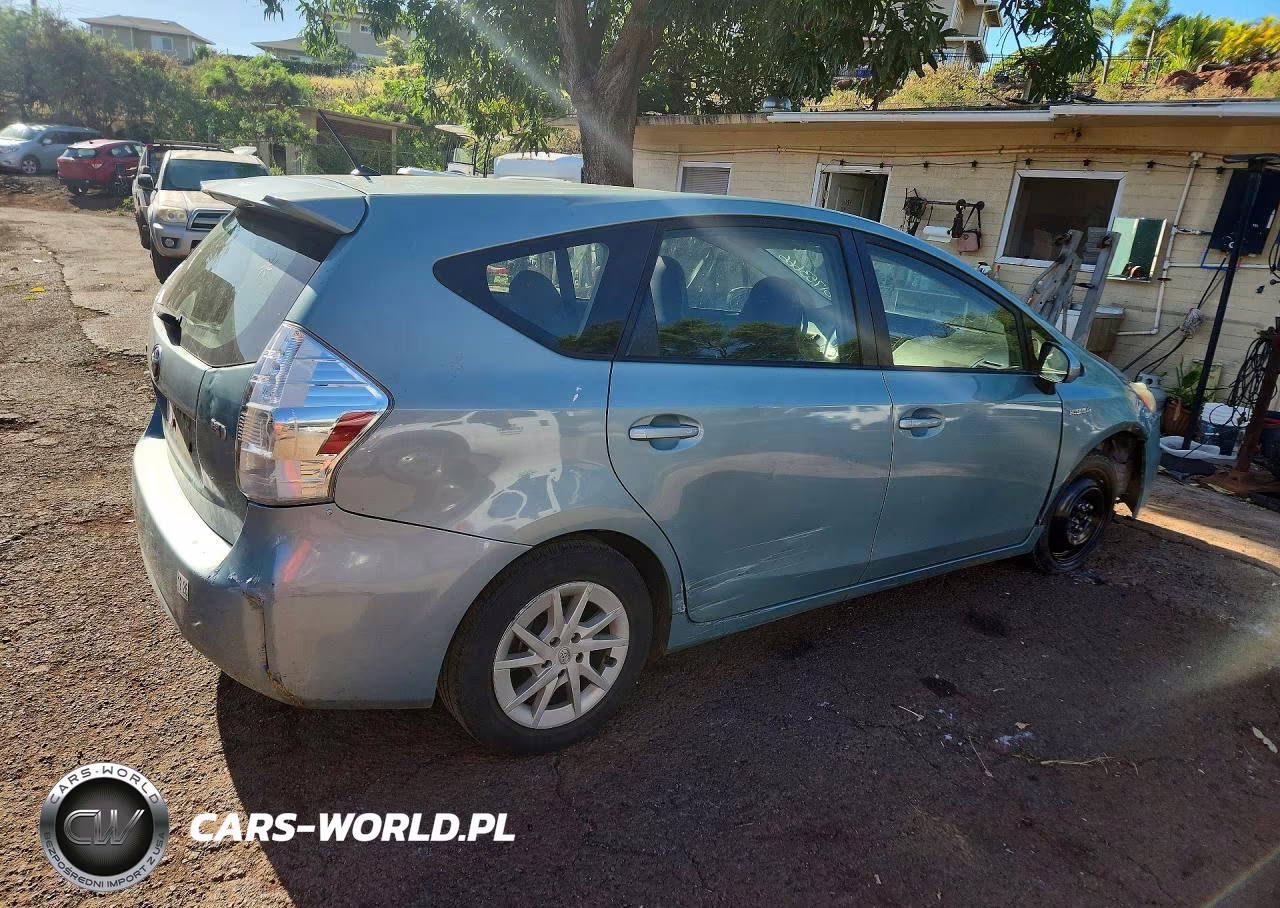 2013 Toyota Prius V Two VIN:JTDZN3EU0D3200807 - 3