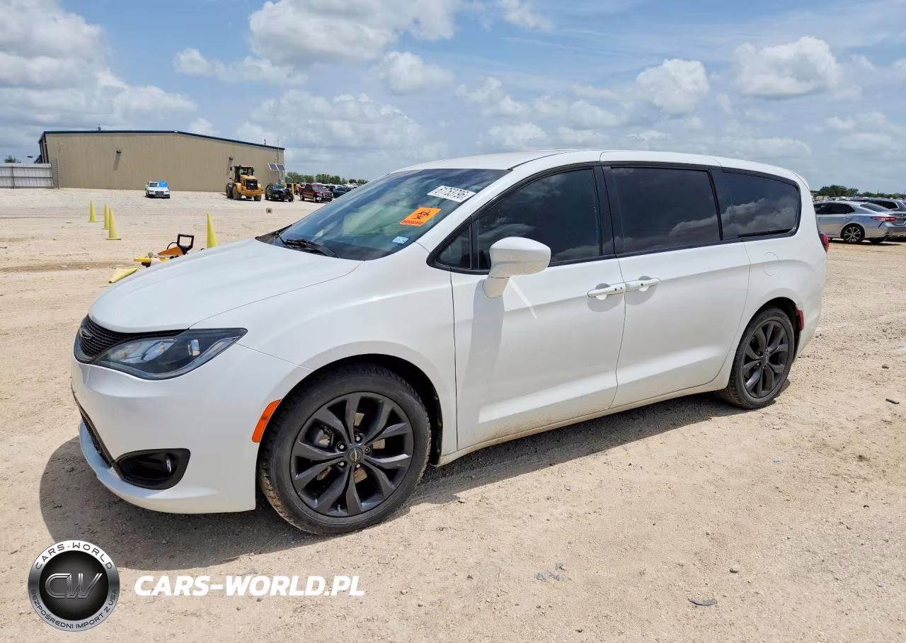 2018 Chrysler Pacifica Touring Plus – zdjęcie 1 z 13