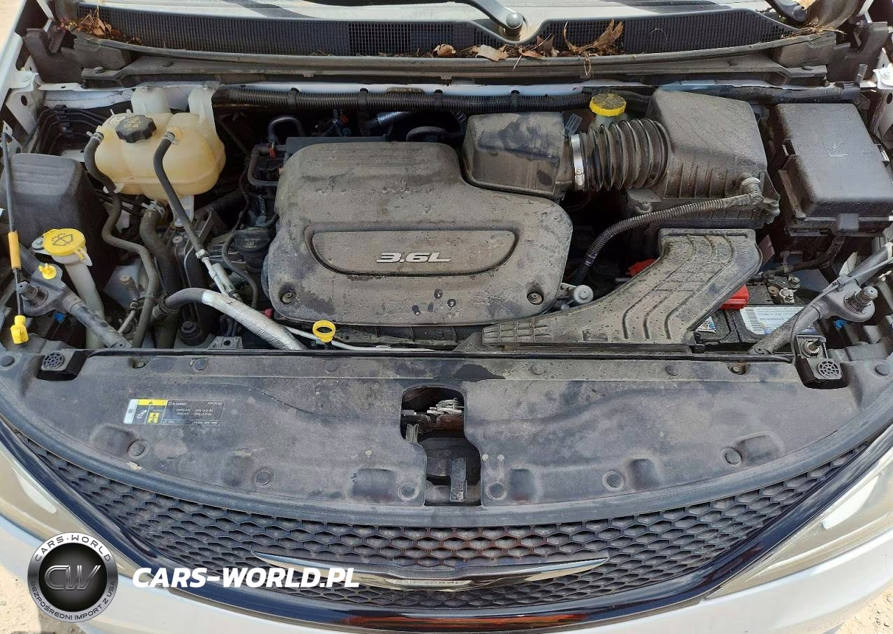 2018 Chrysler Pacifica Touring Plus VIN:2C4RC1FG1JR357848 - 12