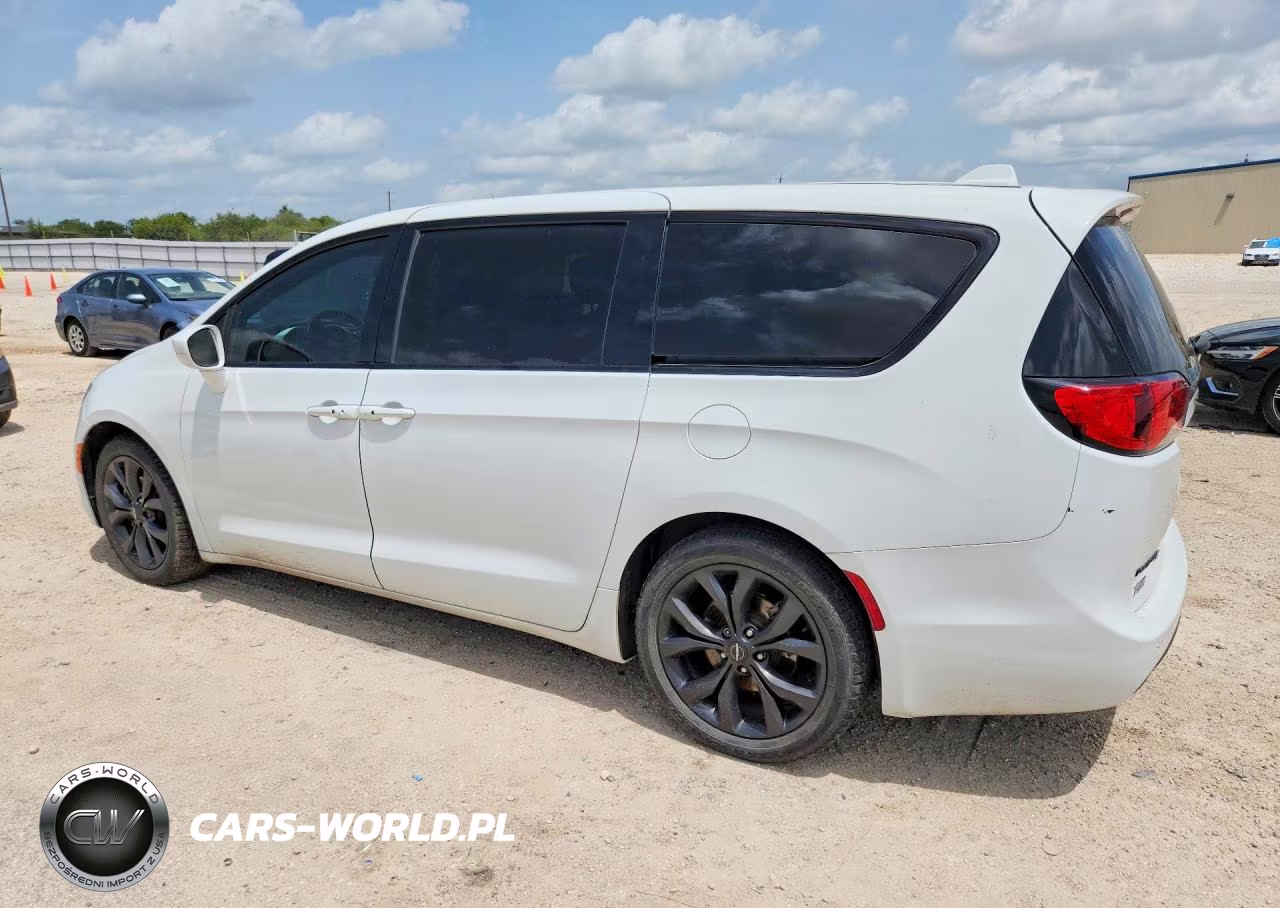2018 Chrysler Pacifica Touring Plus VIN:2C4RC1FG1JR357848 - 2