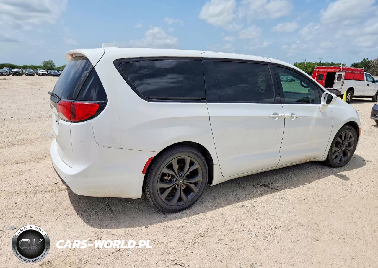 2018 Chrysler Pacifica Touring Plus VIN:2C4RC1FG1JR357848 - 3