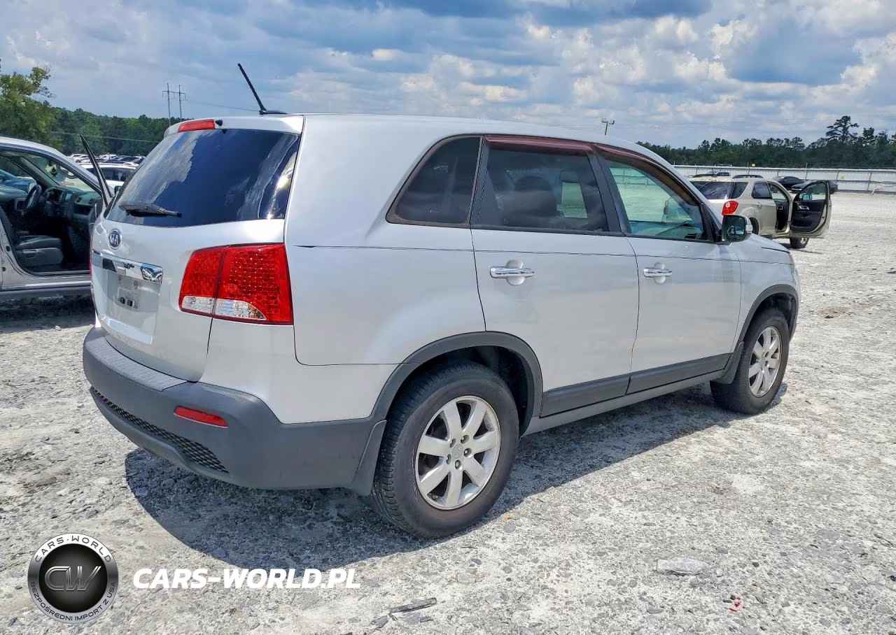 2013 Kia Sorento Lx VIN:5XYKT3A18DG378303 - 3