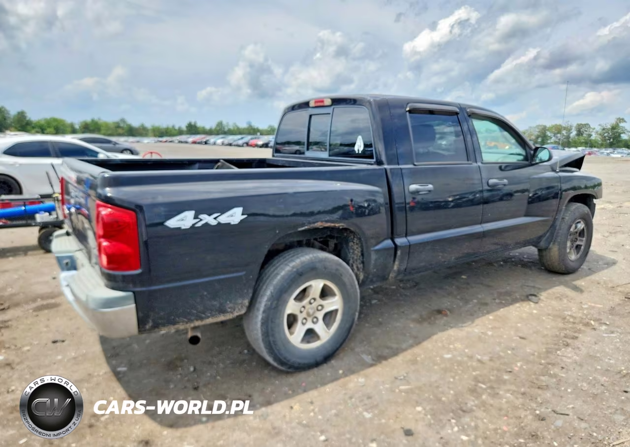 2005 Dodge Dakota VIN:1D7HW48K25S338466 - 3