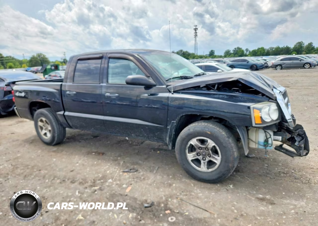 2005 Dodge Dakota VIN:1D7HW48K25S338466 - 4