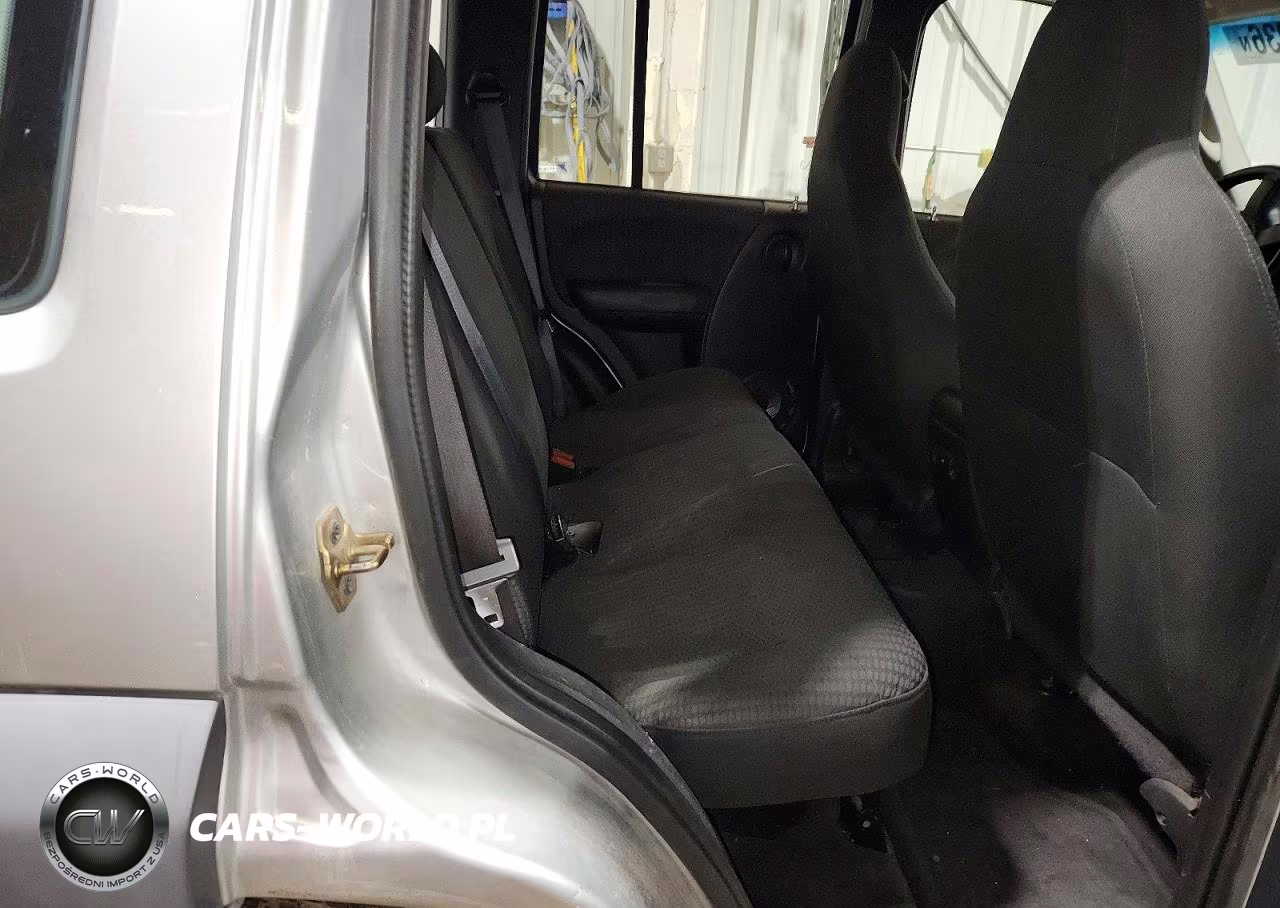 2002 Jeep Liberty Sport VIN:1J4GL48K82W203294 - 11