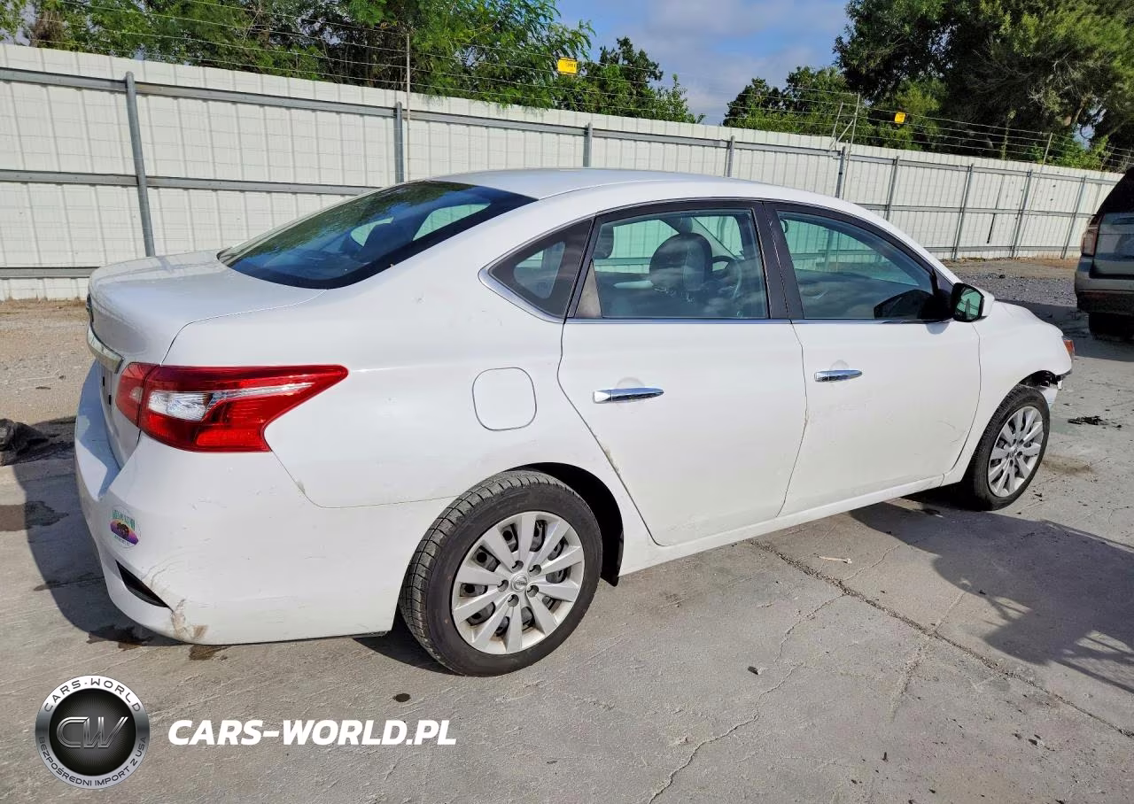 2018 Nissan Sentra S VIN:3N1AB7AP2JY258582 - 3