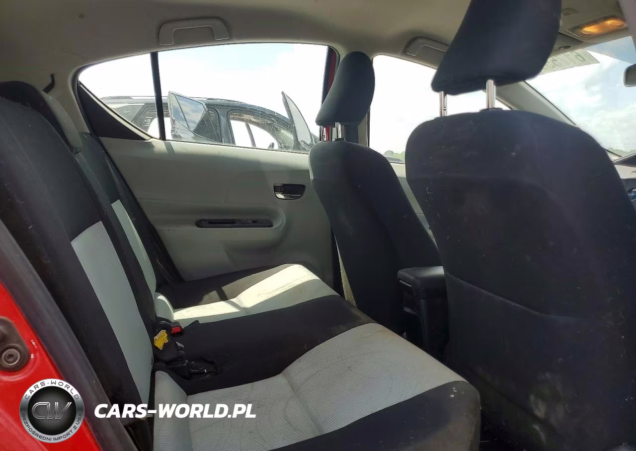 2013 Toyota Prius C Three VIN:JTDKDTB34D1537217 - 10