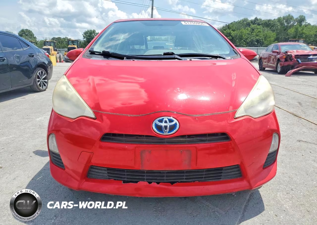 2013 Toyota Prius C Three VIN:JTDKDTB34D1537217 - 5