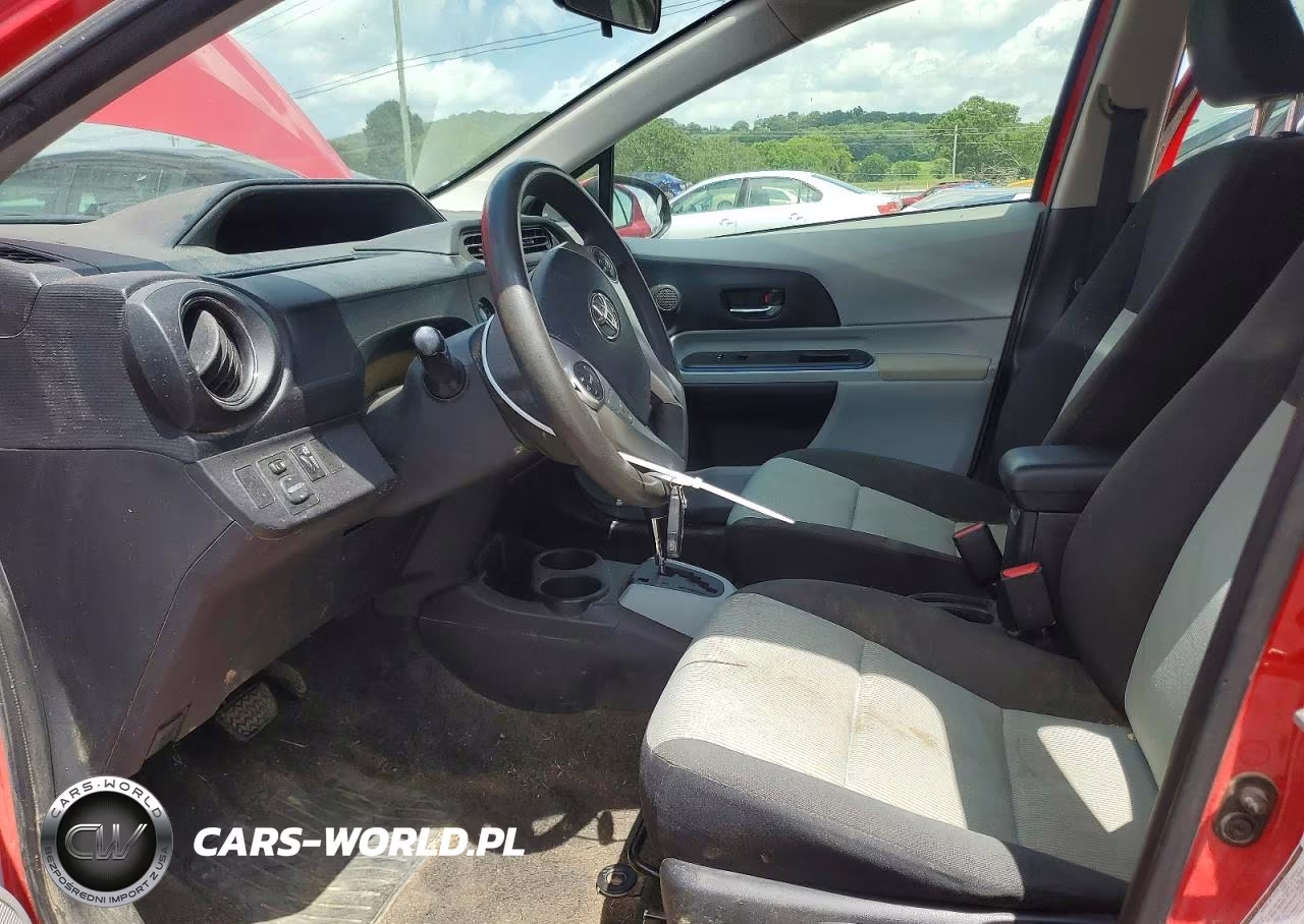 2013 Toyota Prius C Three VIN:JTDKDTB34D1537217 - 7