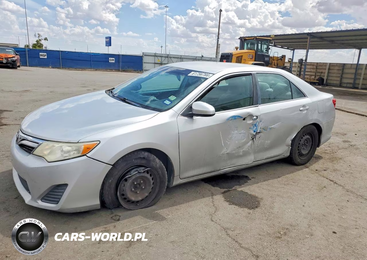 2013 Toyota Camry Le – zdjęcie 1 z 12