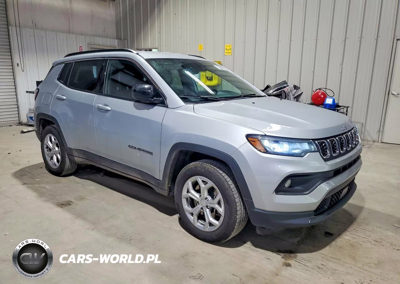 2024 Jeep Compass Latitude VIN:3C4NJDBN4RT113596 - 4