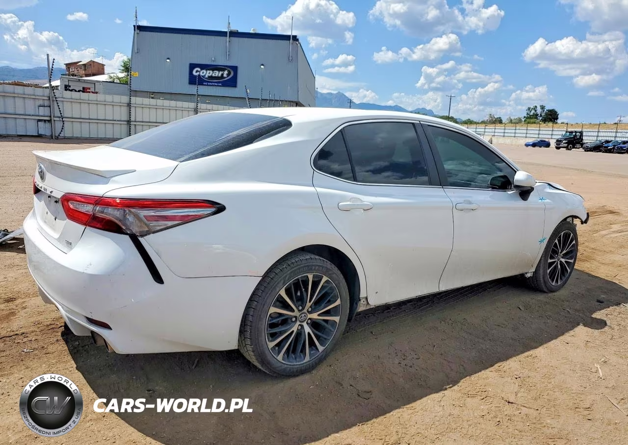 2018 Toyota Camry Se VIN:4T1B11HK6JU646599 - 3
